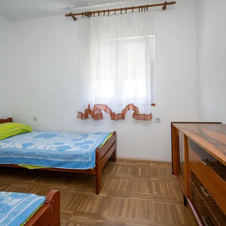 With A Parking Space Povljana, Pag - 21318 波弗加纳