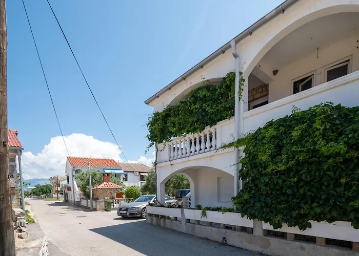 With Parking Space Povljana, Pag - 21318 Apartman Povljana